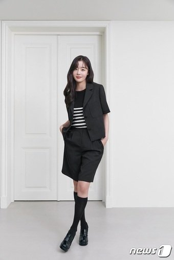 본문 이미지 -  꼼빠니아 모델 한선화 2024 S/S 화보(인디에프 제공)  