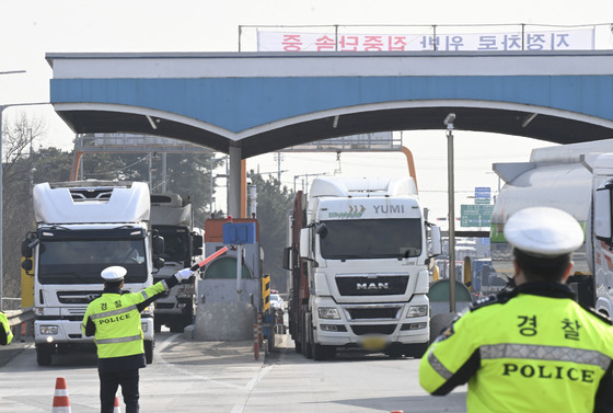 국토부, 24일부터 화물차 불법행위 단속…과적·적재불량 등 점검