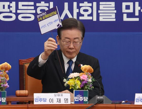 [단독]민주, '임신 중지 건보 보장' 공약서 뺐다…상담 지원만