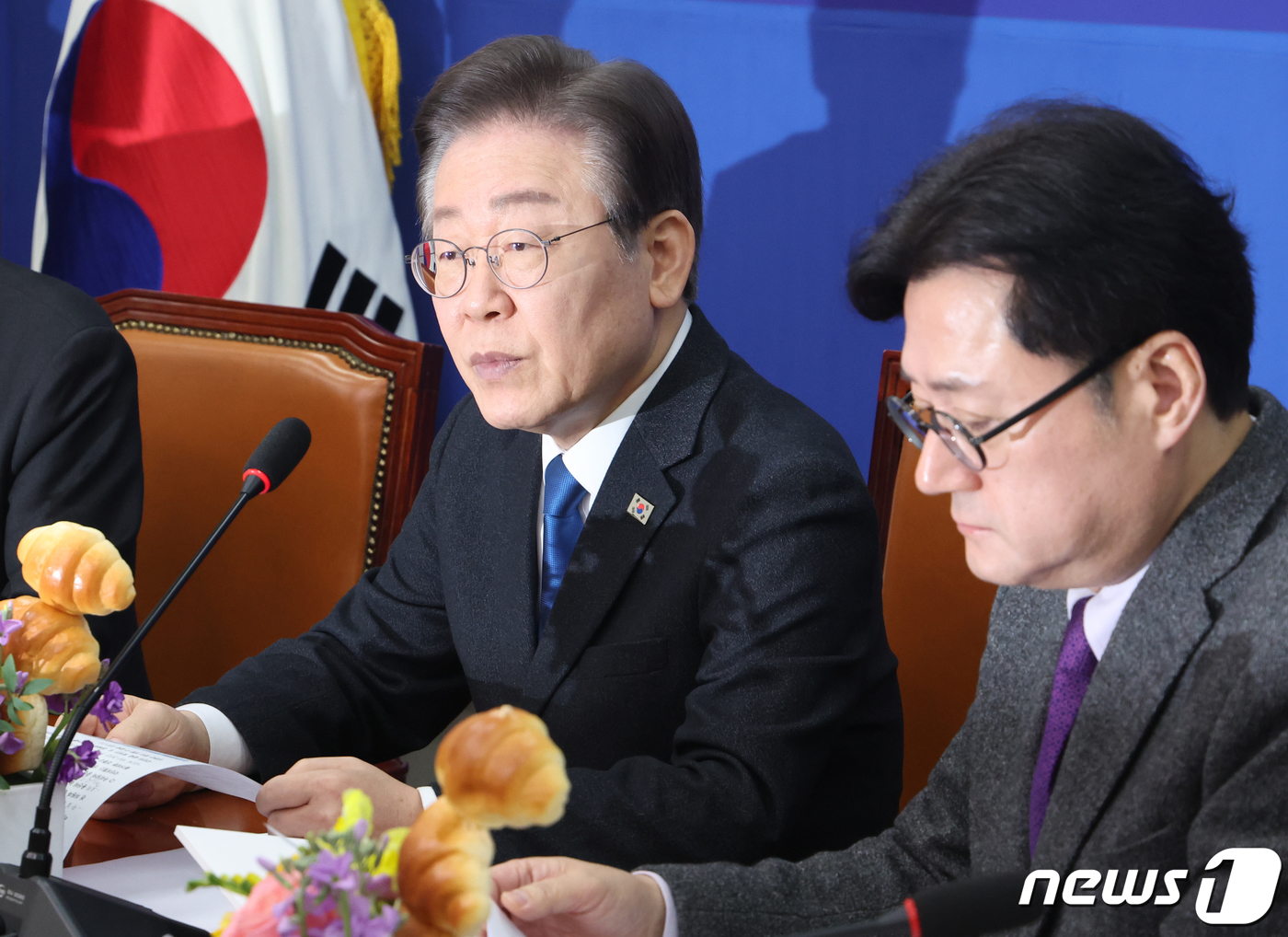 (서울=뉴스1) 송원영 기자 = 이재명 더불어민주당 대표가 8일 서울 여의도 국회에서 열린 최고위원회의에서 발언을 하고 있다. 2024.3.8/뉴스1