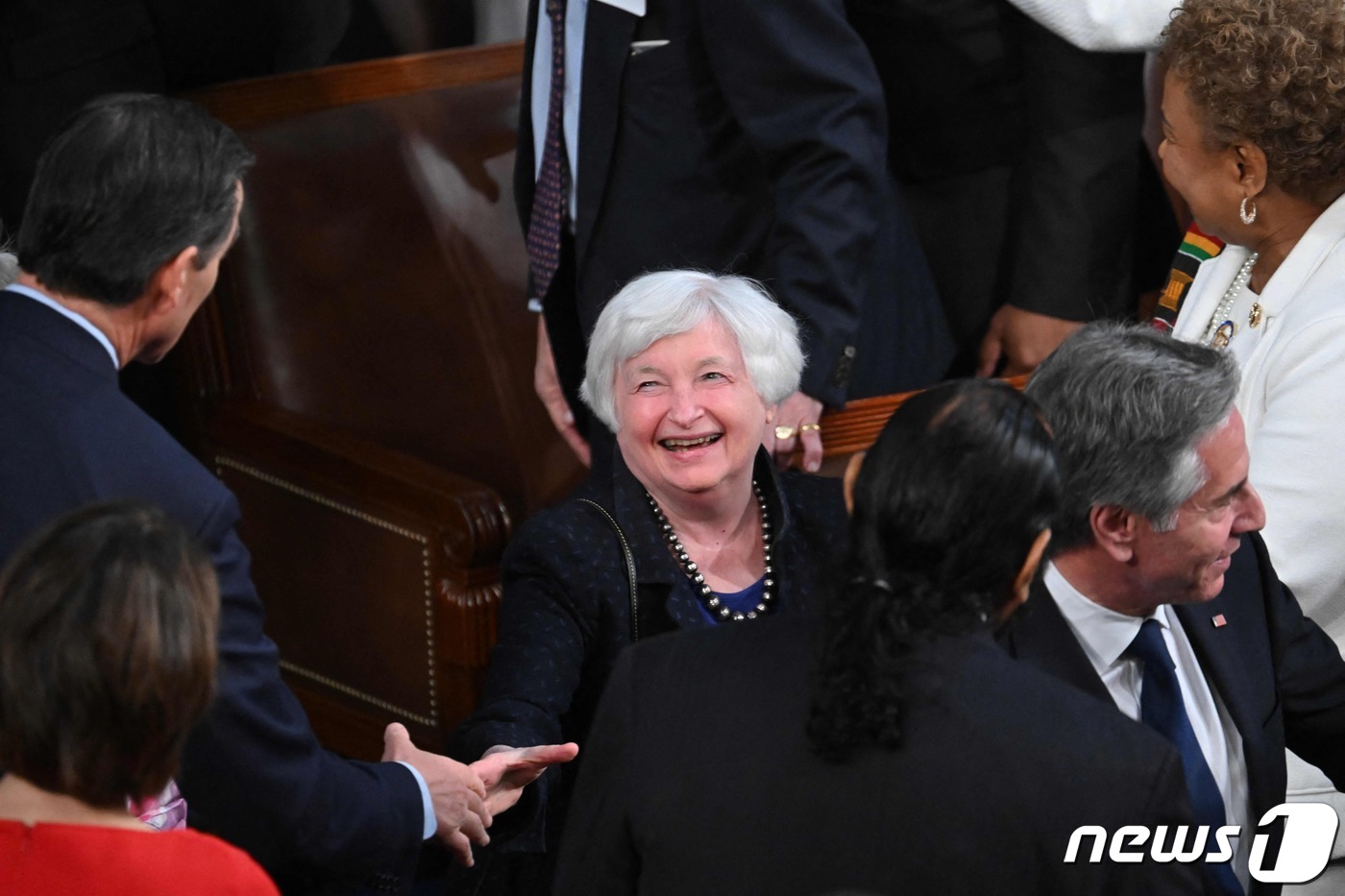 (워싱턴 AFP=뉴스1) 우동명 기자 = 재닛 옐런 미국 재무 장관이 7일 (현지시간) 워싱턴 의사당에서 열린 바이든 대통령의 집권 1기 마지막 국정연설에 도착을 하고 있다. 20 …