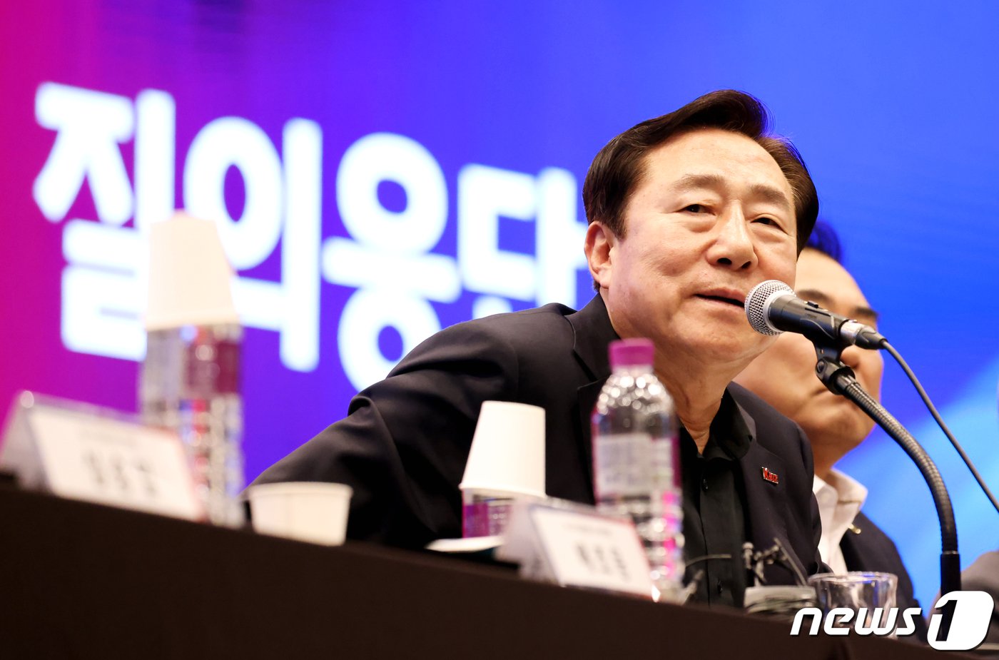 본문 이미지 - 김기문 중소기업중앙회장이 2024년 신년 기자 간담회에서 발언하고 있다.(중소기업중앙회 제공)