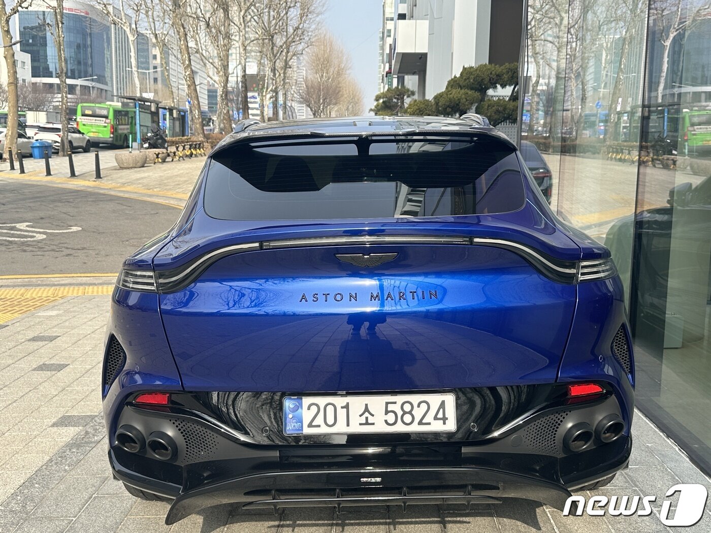본문 이미지 - 애스턴마틴 DBX707 2024.02.01/뉴스1 ⓒ News1 금준혁 기자