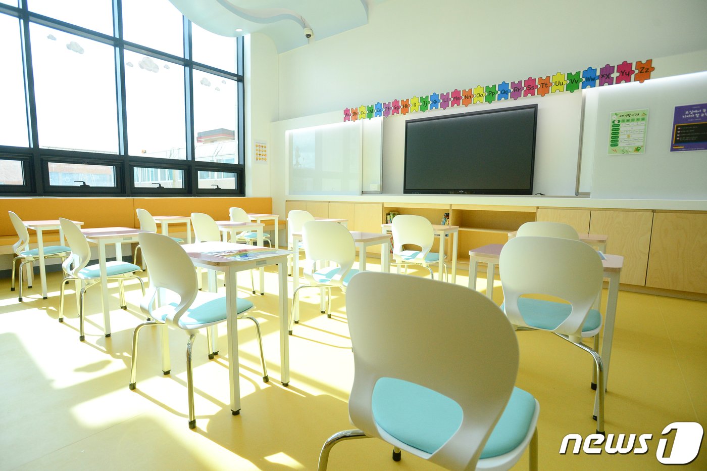 본문 이미지 - 전국 첫 지자체 주도 초등 종일돌봄 서비스를 시행중인 화천커뮤니티 센터 내 돌봄교실.(화천군 제공) 