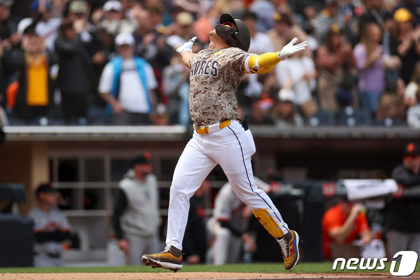 (AFP=뉴스1) 신웅수 기자 = 메이저리그(MLB) 샌디에이고 파드리스의 김하성이 1일(한국시간) 미국 캘리포니아주 샌디에이고의 펫코 파크에서 열린 2024 메이저리그 샌프란시스 …