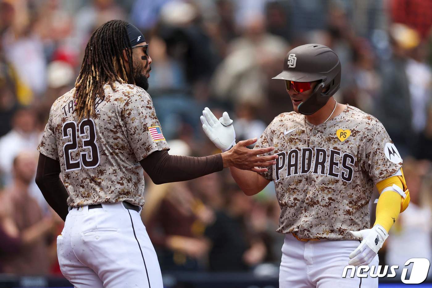 (AFP=뉴스1) 신웅수 기자 = 메이저리그(MLB) 샌디에이고 파드리스의 김하성이 1일(한국시간) 미국 캘리포니아주 샌디에이고의 펫코 파크에서 열린 2024 메이저리그 샌프란시스 …