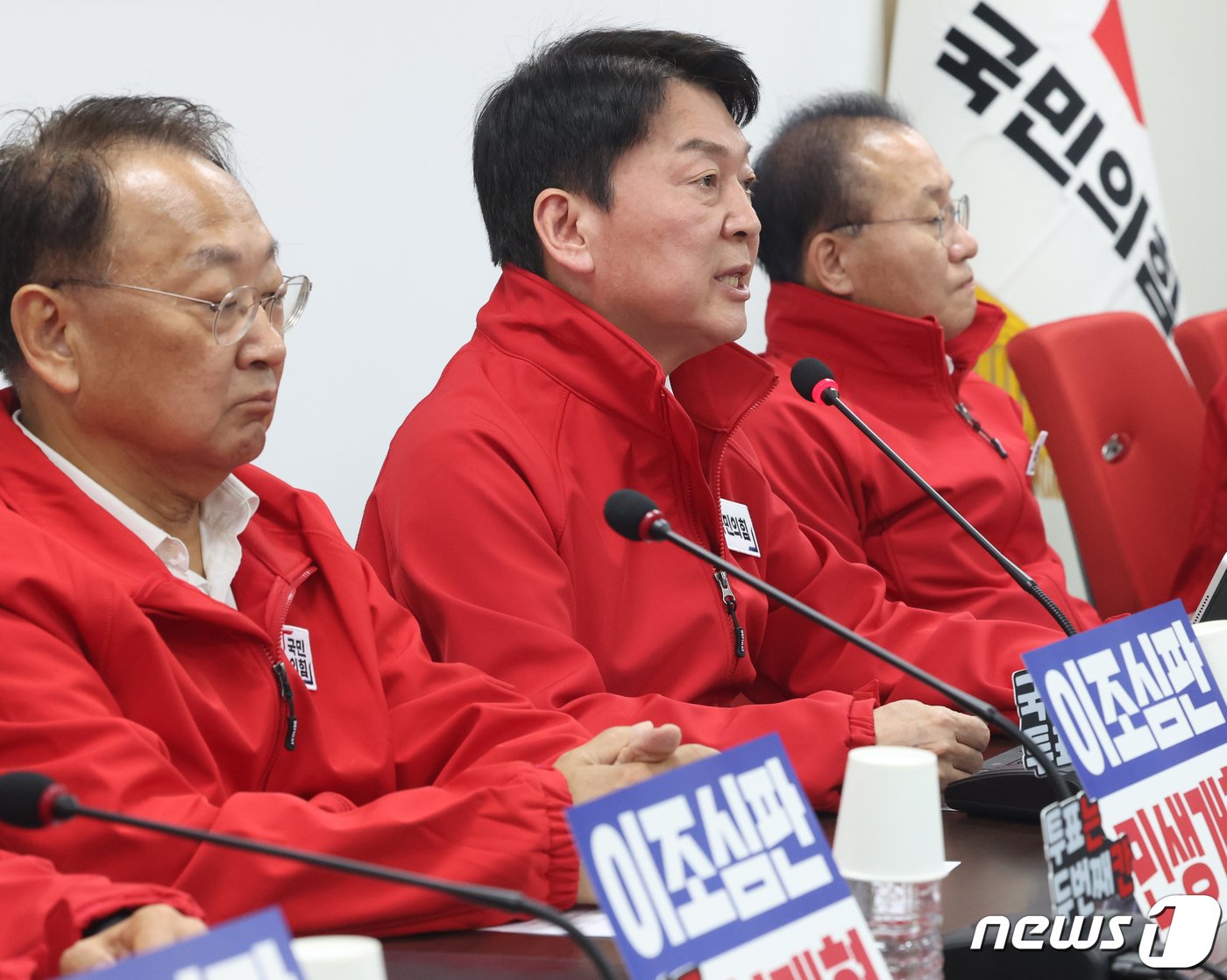 안철수 국민의힘 공동선거대책위원장이 1일 서울 여의도 중앙당사에서 열린 중앙선거대책위원회의에서 발언을 하고 있다. 2024.4.1/뉴스1 ⓒ News1 송원영 기자