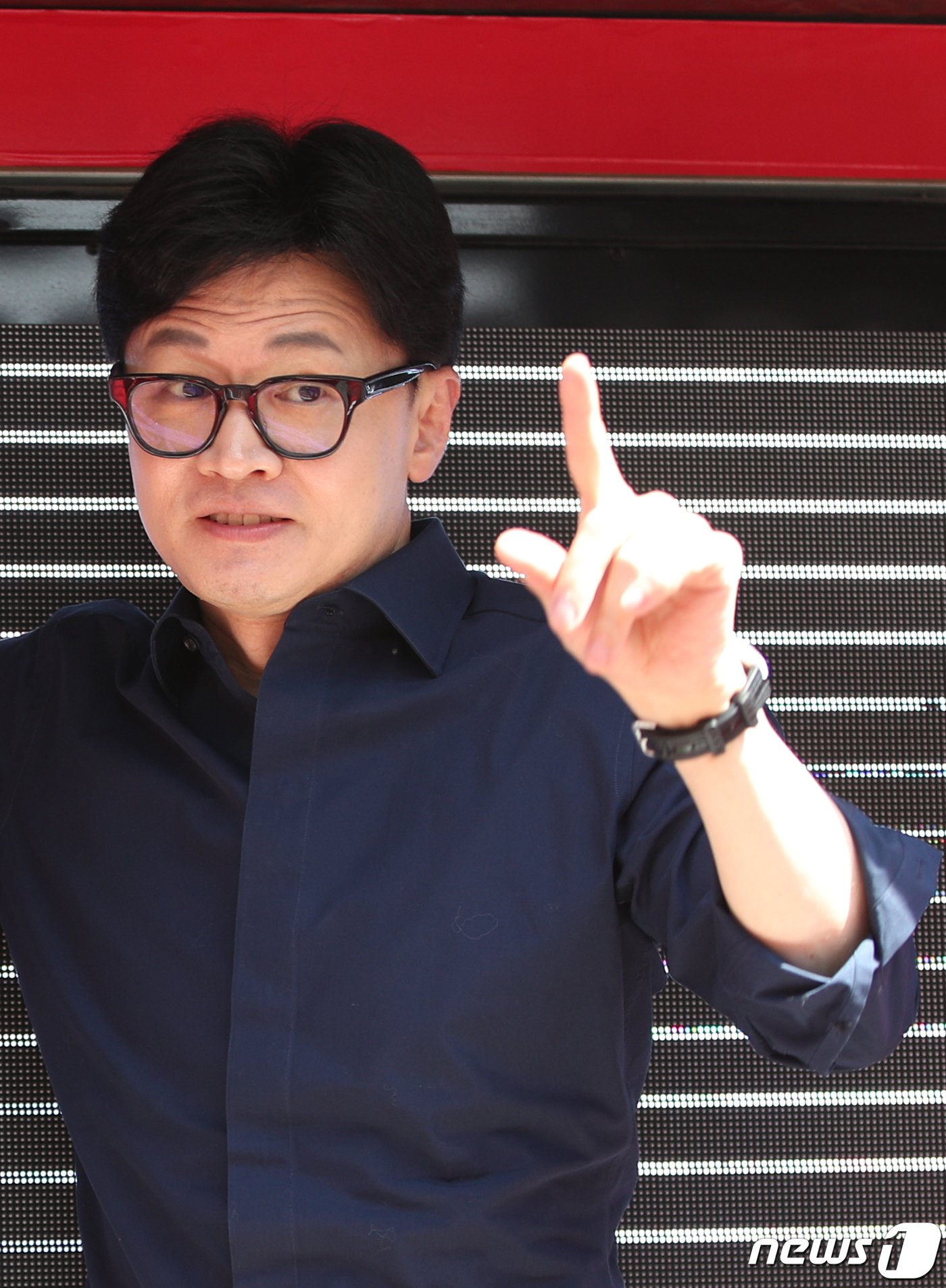 본문 이미지 - 한동훈 국민의힘 총괄선거대책위원장이 1일 부산 영도구 남항시장 앞에서 조승환 후보(부산 중구영도구) 지지 유세를 하고 있다. (공동취재) 2024.4.1/뉴스1 ⓒ News1 임세영 기자