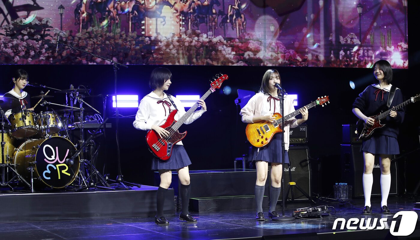 본문 이미지 - 밴드 QWER(큐더블유이알)의 쵸단(왼쪽부터)과 마젠타, 시연, 히나 ⓒ News1 권현진 기자