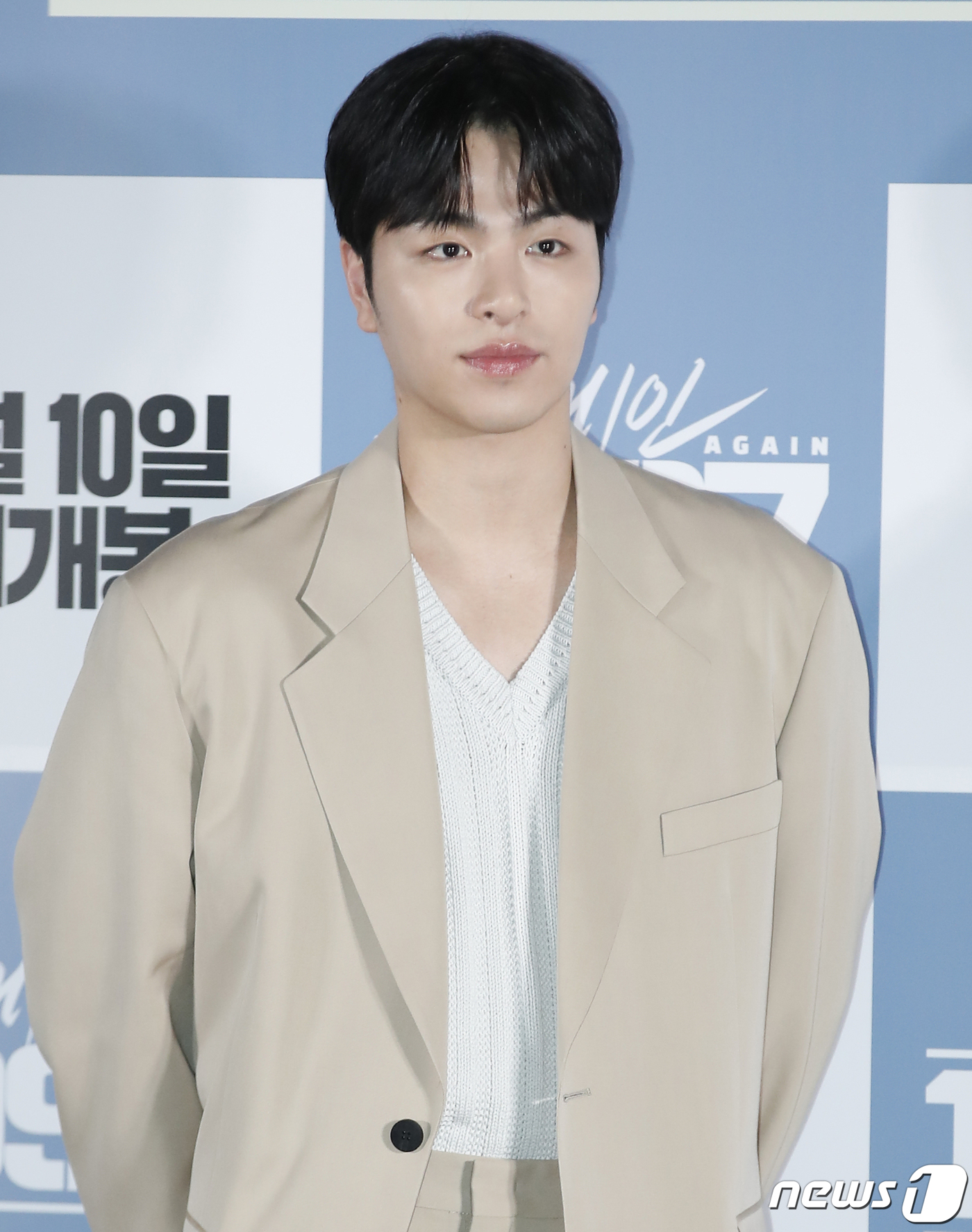 (서울=뉴스1) 권현진 기자 = 아이콘 구준회가 1일 서울 용산구 CGV용산아이파크몰에서 열린 영화 '어게인 1997' 언론시사회에서 포즈를 취하고 있다.'어게인 1997'은 죽는 …