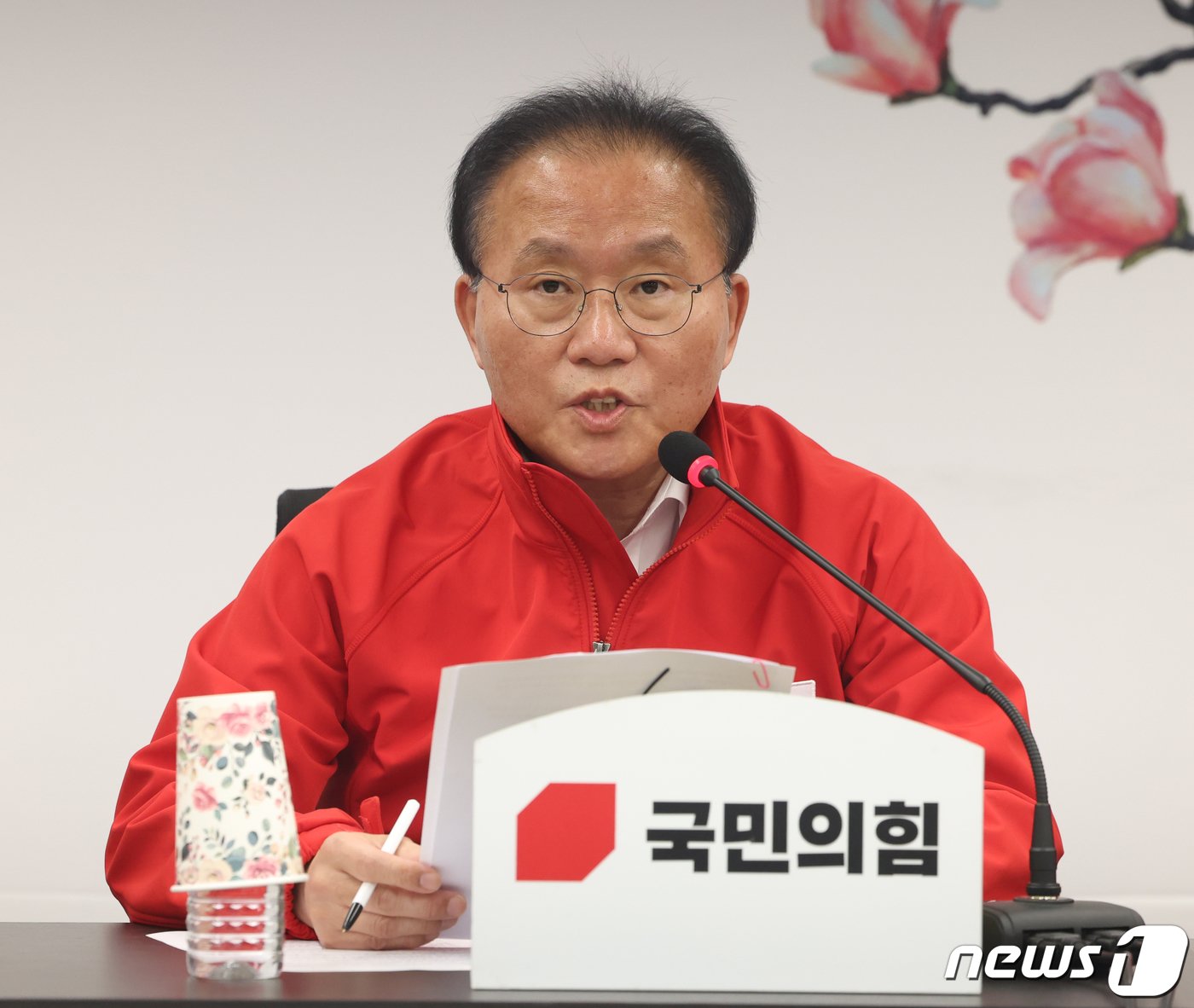 본문 이미지 - 윤재옥 국민의힘 원내대표가 10일 서울 여의도 중앙당사에서 열린 긴급 투표상황 점검회의에서 발언을 하고 있다. 2024.4.10/뉴스1 ⓒ News1 송원영 기자