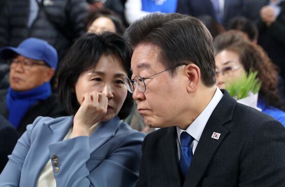 김혜경·설난영 여사, 공식 선거운동 첫날 조계종 행사서 만나