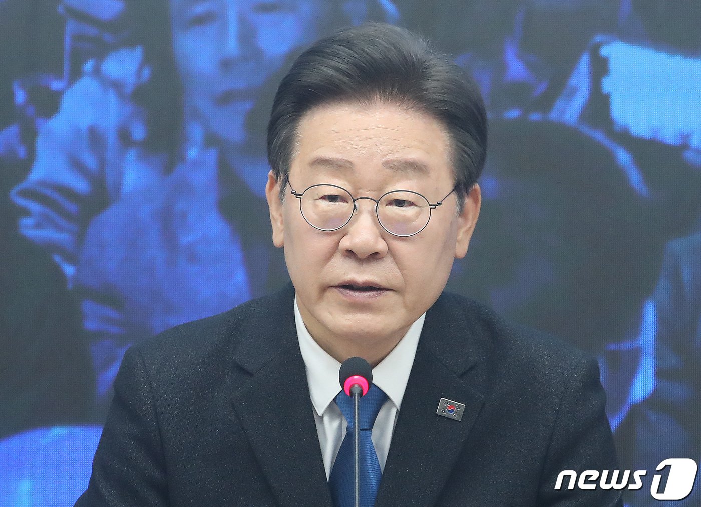 본문 이미지 - 이재명 더불어민주당 대표가 11일 오전 서울 여의도 민주당 중앙당사에서 열린 더불어민주당·더불어민주연합 제12차 합동 중앙선거대책위원회의 겸 선대위 해단식에서 발언을 하고 있다. 2024.4.11/뉴스1 ⓒ News1 임세영 기자