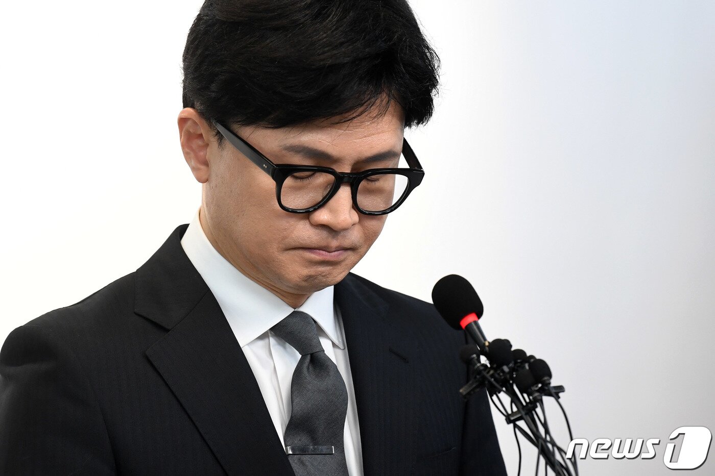 본문 이미지 - 한동훈 국민의힘 비상대책위원장 겸 총괄선거대책위원장이 11일 오전 서울 여의도 중앙당사에서 제22대 국회의원 선거 결과와 관련해 입장을 밝히고 있다. &#40;공동취재&#41; 2024.4.11/뉴스1 ⓒ News1 구윤성 기자