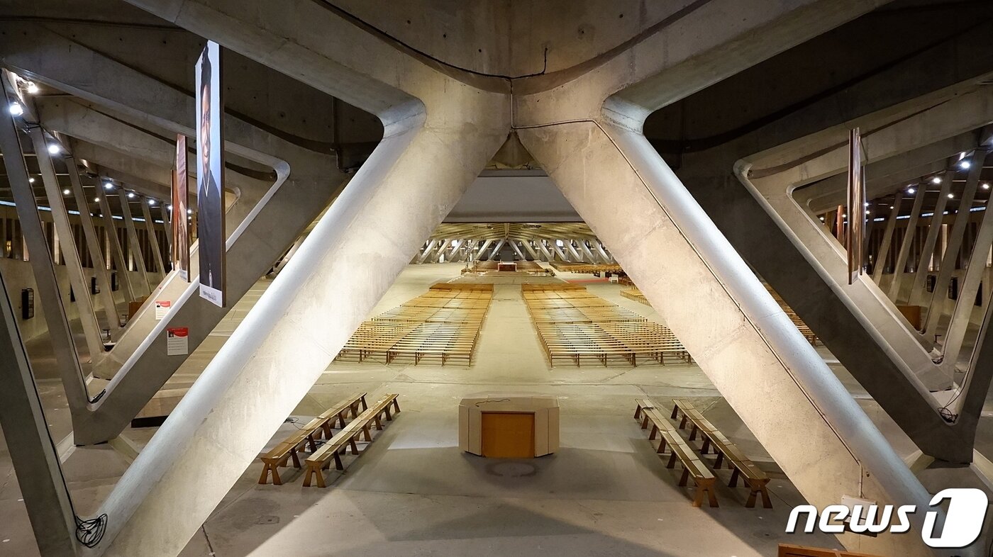 본문 이미지 - 성 비오 10세 지하 대성당ⓒ News1 윤슬빈 기자  