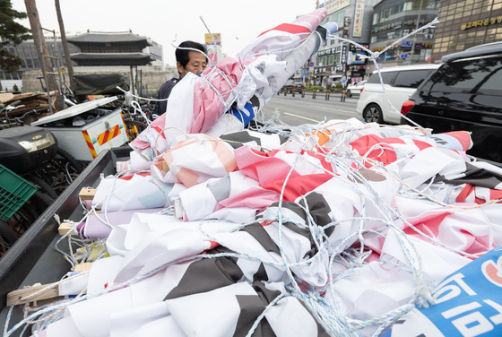 말로는 '지역발전' 외치는데…본인 불법현수막엔 눈감은 지선 후보들