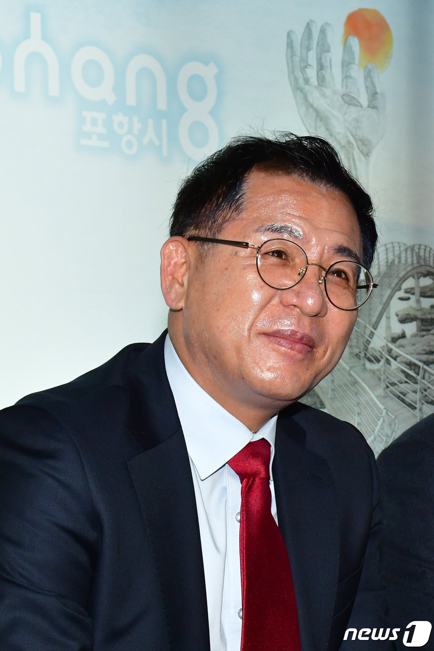 본문 이미지 - 제22대 국회의원 선거에서 당선된 국민의힘 포항(남·울릉) 이상휘 당선인이 11일 오전 포항시청 브리핑 룸에서 당선 인사를 하고 있다. 이 당선인은 "선거 기간 중 자신이 밝힌 공약을 반드시 지키겠다＂고 말했다. 2024.4.11/뉴스1 ⓒ News1 최창호 기자