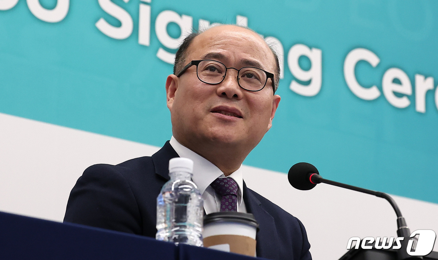 (서울=뉴스1) 김성진 기자 = 이창윤 과학기술정보통신부 1차관이 11일 서울 서대문구 연세대학교에서 열린 MPG-IBS-연세대 글로벌 과학리더 포럼에서 발언하고 있다. 2024. …