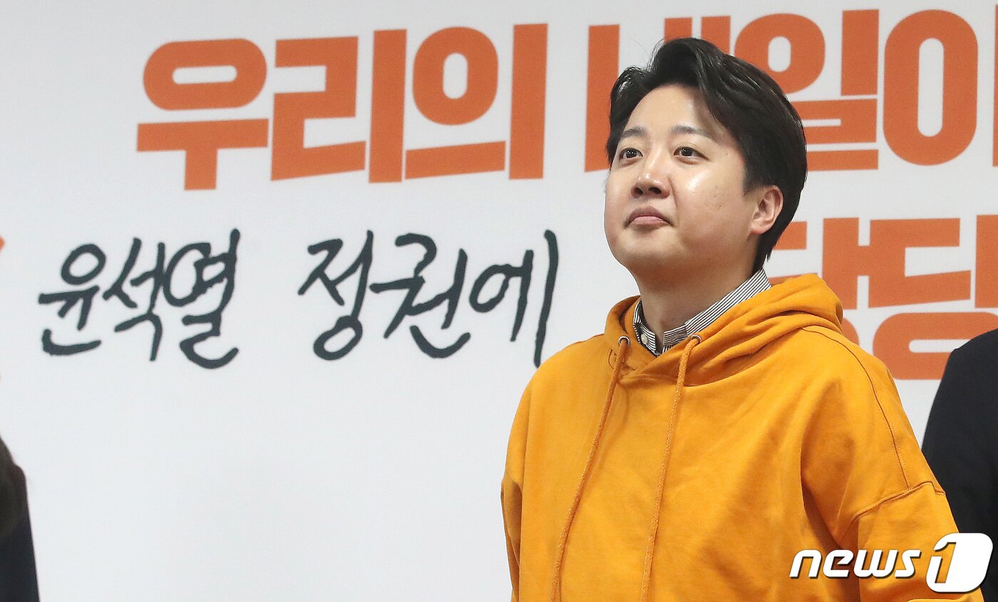 본문 이미지 - 4·10 총선 경기 화성을에서 당선된 이준석 개혁신당 대표가 11일 오후 서울 여의도 국회에서 열린 개혁신당 중앙선거대책위원회 해단식에 참석하고 있다. 2024.4.11 ⓒ 뉴스1 임세영 기자