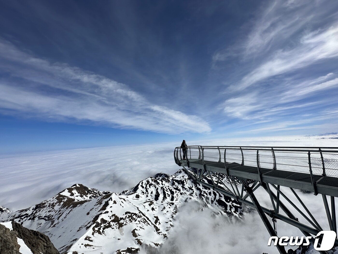 본문 이미지 - 유럽에서 가장 높은 곳에 자리한 천문관, 픽 뒤 미디ⓒ News1 윤슬빈 기자