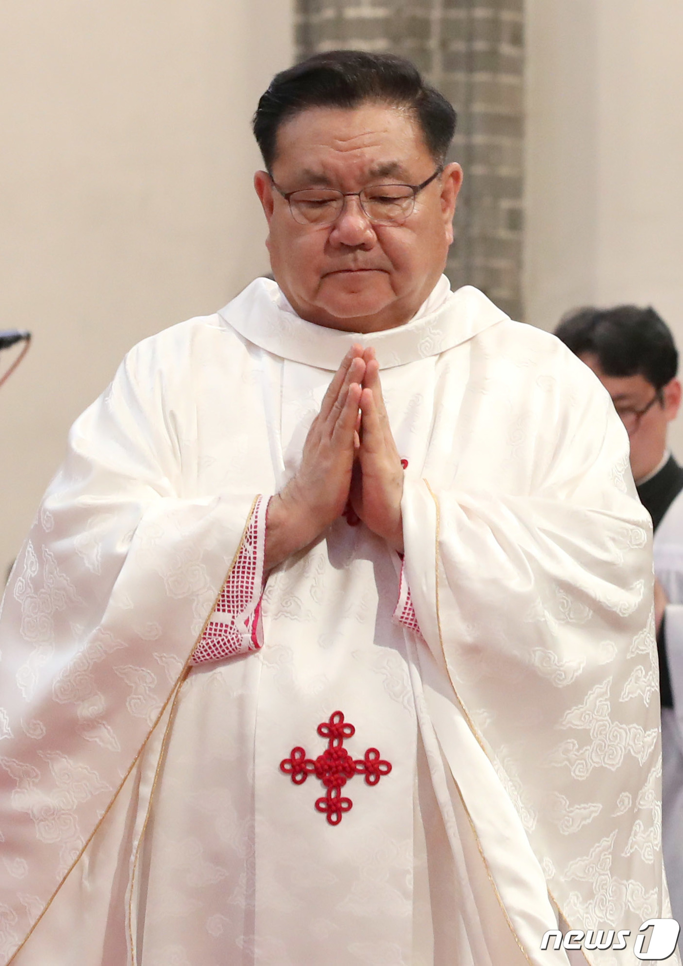 (서울=뉴스1) 사진공동취재단 = 11일 서울 중구 명동대성당에서 천주교 서울대교구 이경상(바오로) 신임 보좌주교의 서품식이 거행되고 있다. 2024.4.11/뉴스1
