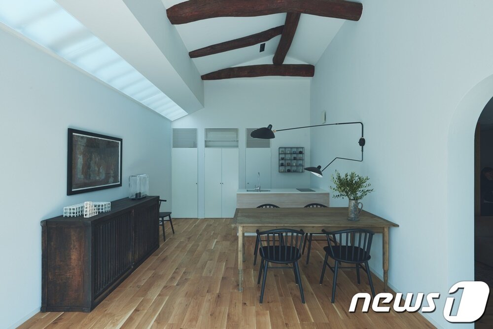 본문 이미지 - MUJI 베이스 테시마 내부(에어비앤비 제공)