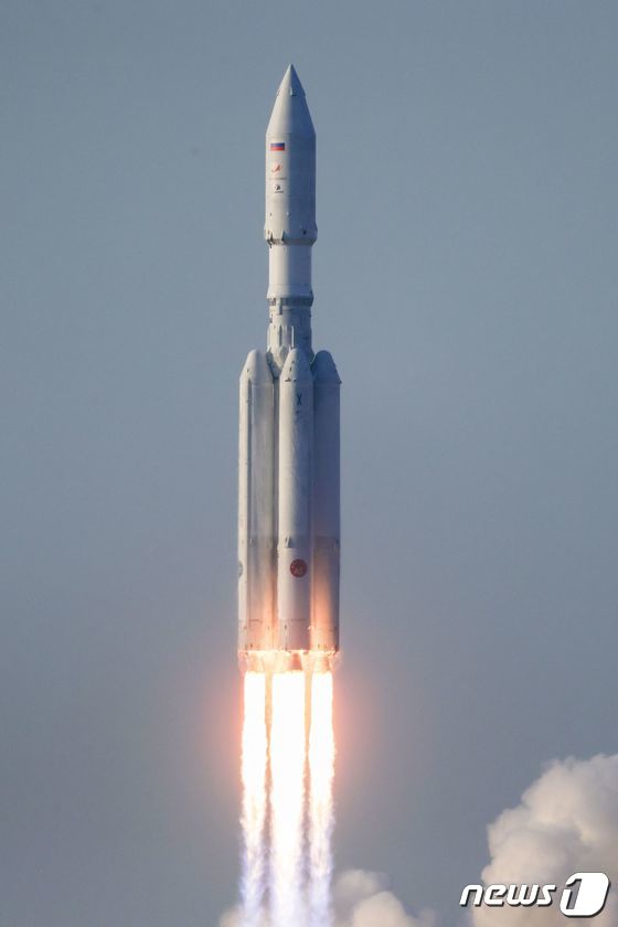 [사진] 2차례 연기 끝에 발사 성공한 러 앙가라-A5 로켓