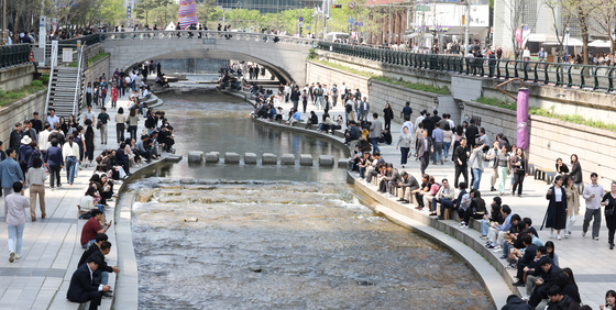 취업난 없는 시대 온다…2030년부터 122만 명 일손 부족