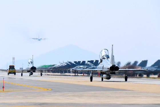 군산 공군 기지서 연료 유출 사고…미 공군 "정화 작업 중"