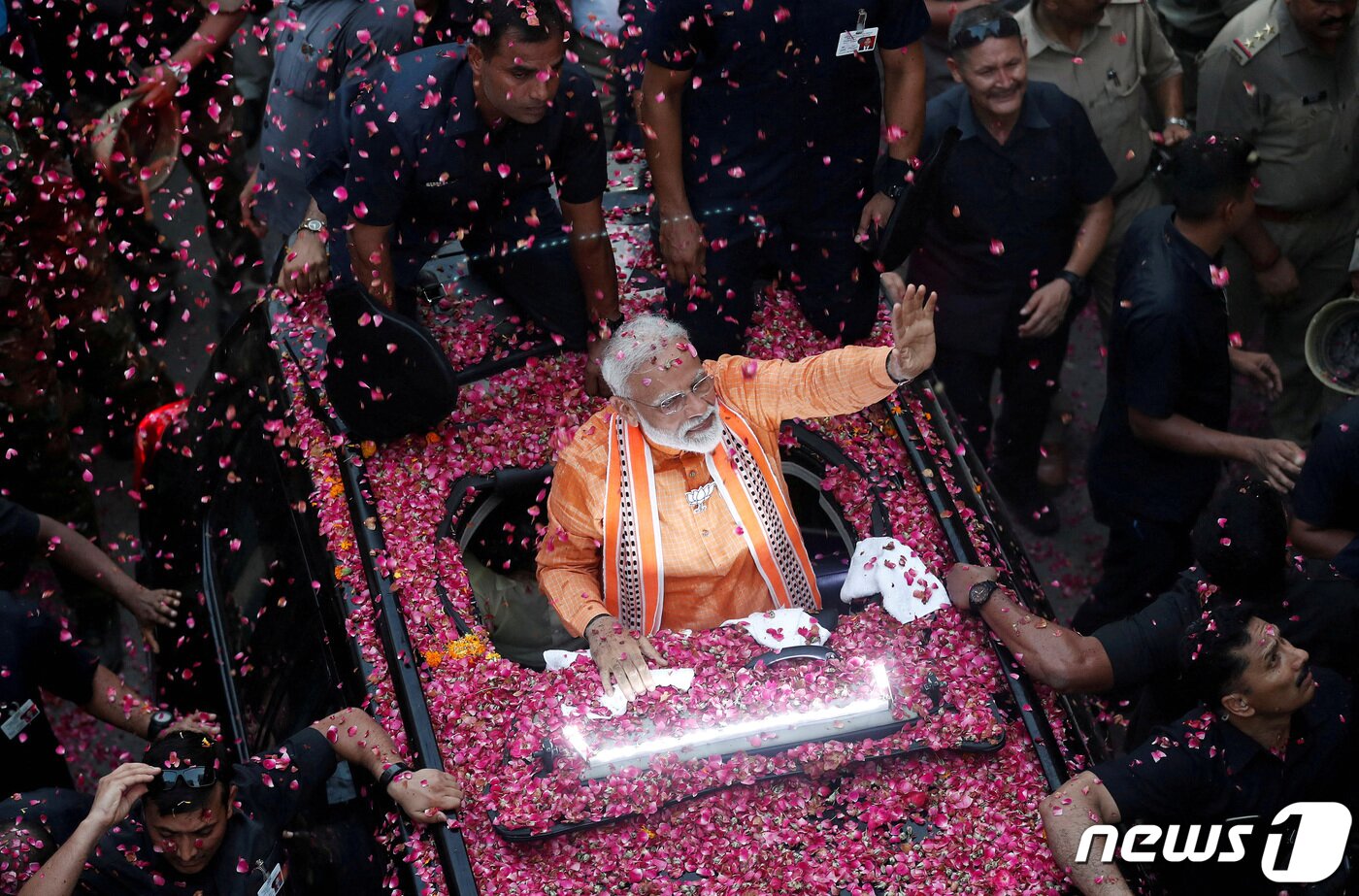 본문 이미지 - 나렌드라 모디 인도 총리가 인도 바라나시에서 유세에 나서고 있다. 2019.04.25. ⓒ 로이터=뉴스1 ⓒ News1 정윤영 기자