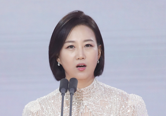 '또 딸 이름 판' 장윤정 母, 투자 사기로 결국 징역형…"어떻게 평생을"(종합)