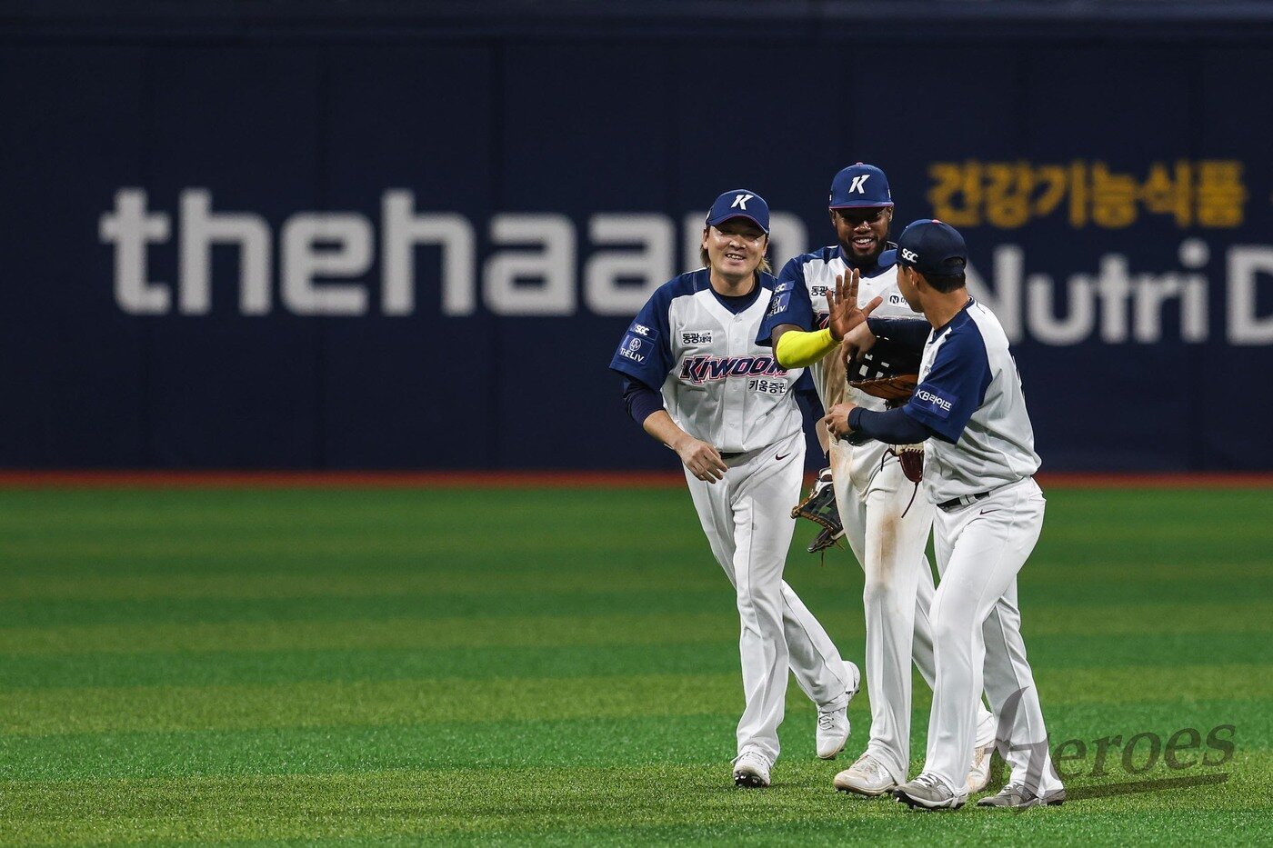 본문 이미지 - 키움 히어로즈는 13일 열린 KBO리그 고척 롯데 자이언츠전에서 8-1로 이기며 3연승을 달렸다. (키움 히어로즈 제공)