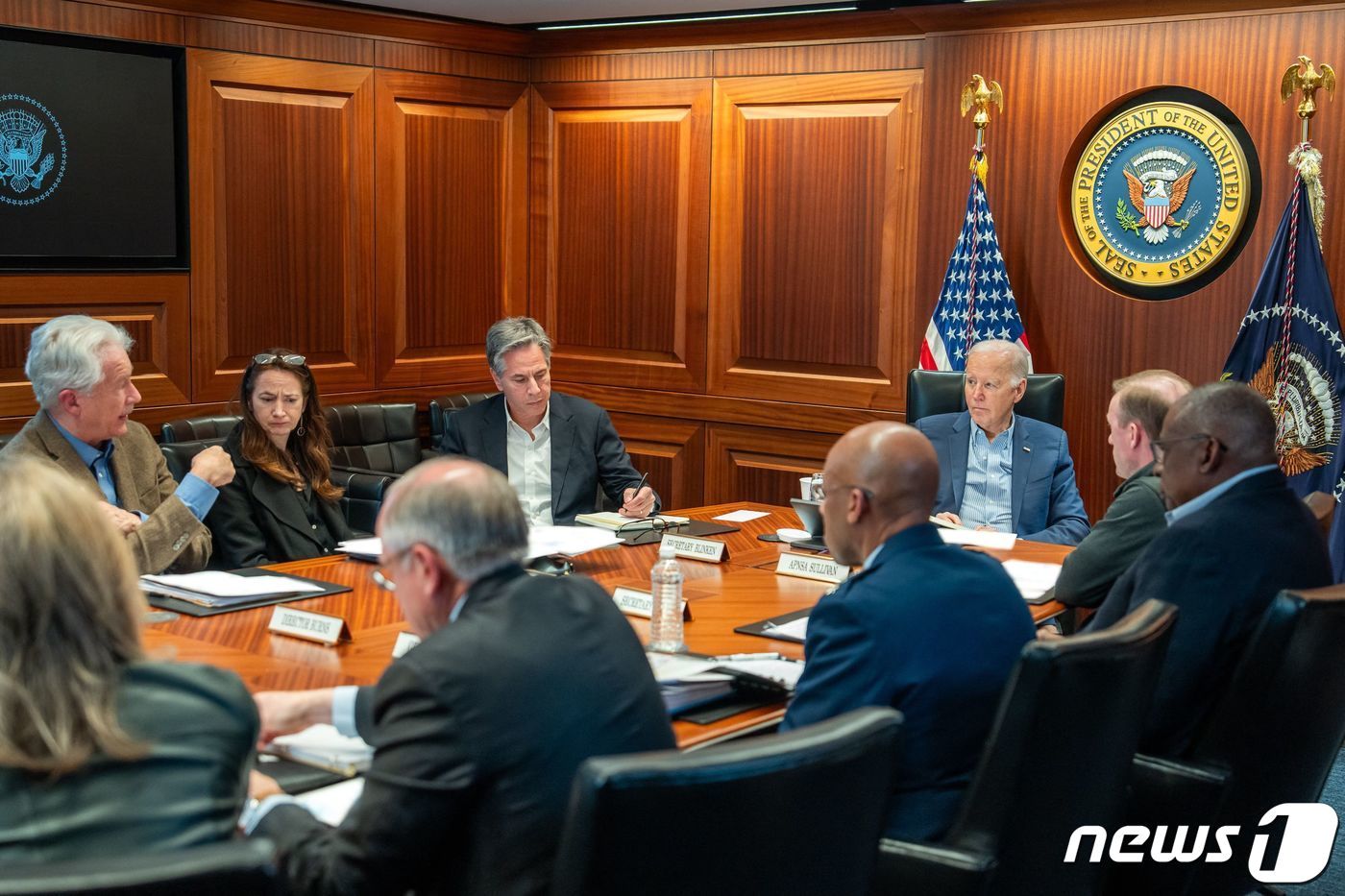 본문 이미지 - 13일(현지시간) 미국 워싱턴DC 백악관 상황실에서 조 바이든 미국 대통령이 이스라엘에 대한 이란의 공습과 관련해 국가 안보팀 구성원들과 회의를 가지고 있다. 2024.04.13 ⓒ AFP=뉴스1 ⓒ News1 정지윤 기자