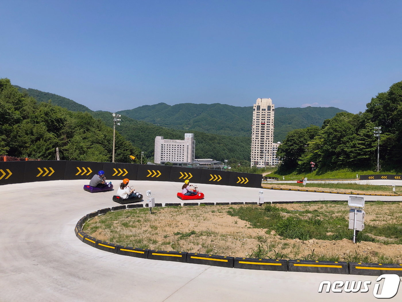 본문 이미지 - 휘닉스파크 루지체험.(휘닉스파크 제공) 2024.4.15/뉴스1
