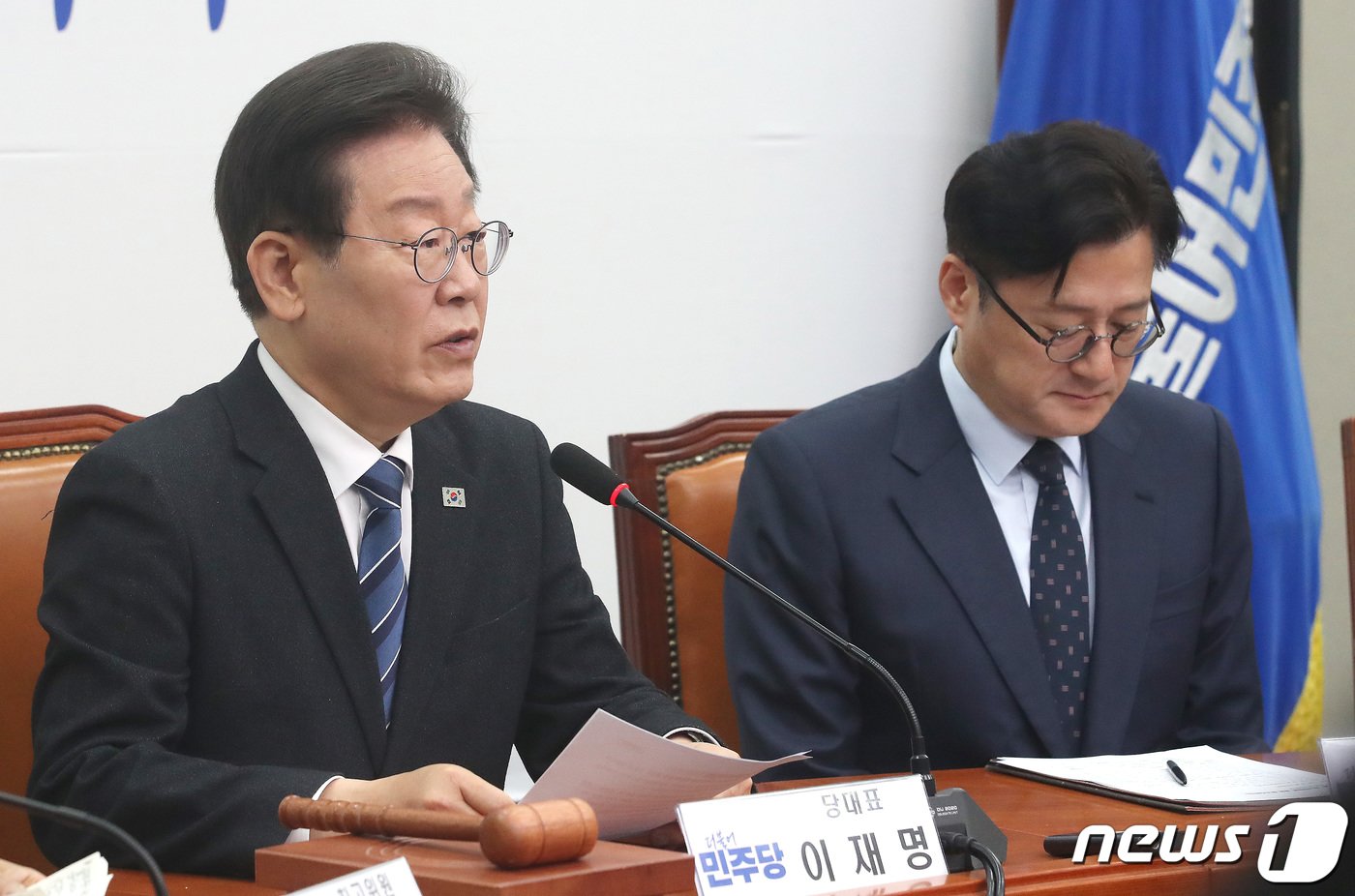 본문 이미지 - 이재명 더불어민주당 대표가 15일 오전 서울 여의도 국회에서 열린 최고위원회의에서 발언을 하고 있다. 2024.4.15/뉴스1 ⓒ News1 임세영 기자