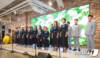 본문 이미지 - 코웨이 장애인의 날 '제2회 물빛소리 합창단 런치 콘서트'(코웨이 제공) 