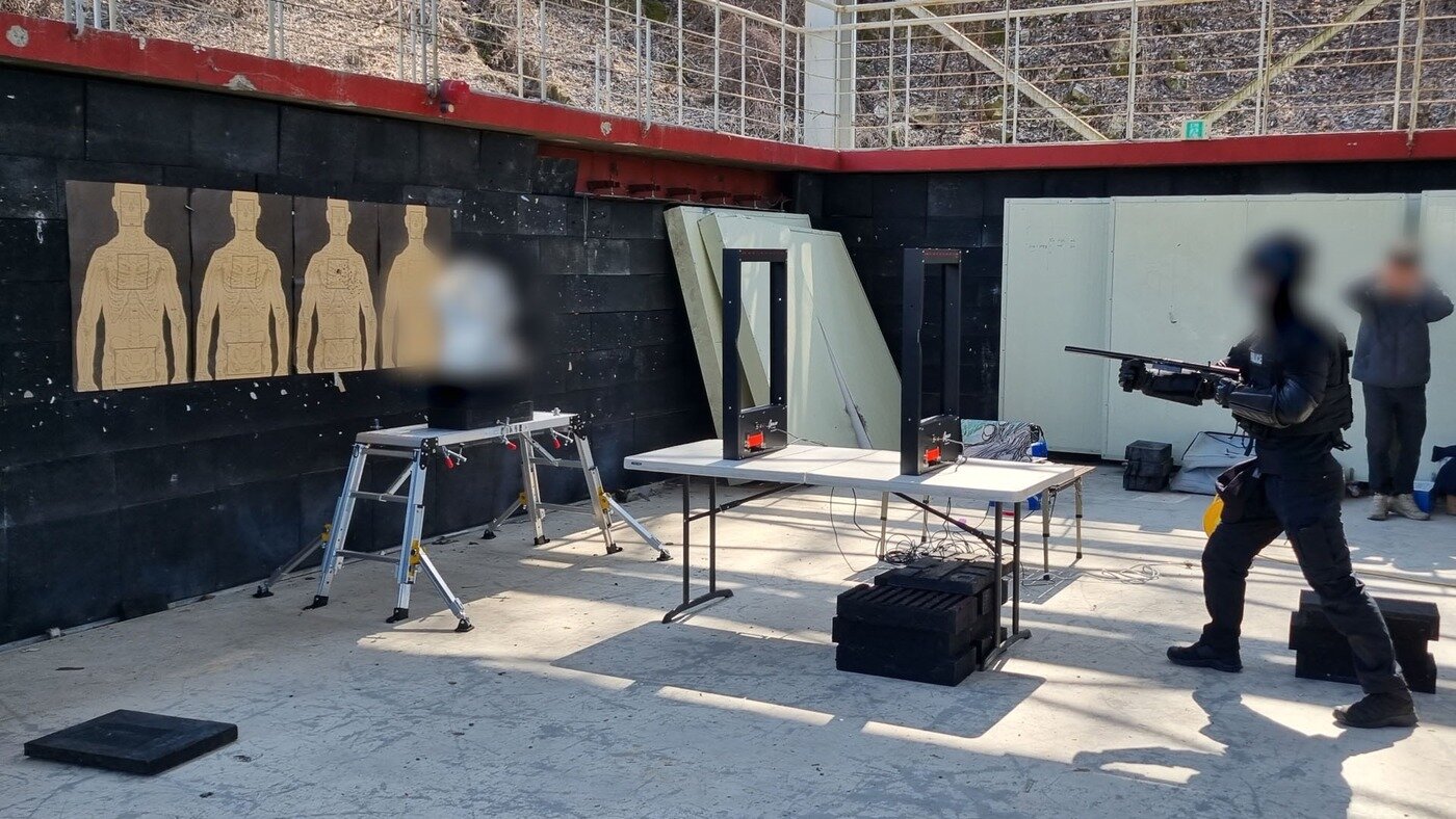 본문 이미지 - 지난달 13일 진행된 국가정보원 및 관계기관 합동 사제총기류 발사시험.(국가정보원 제공)