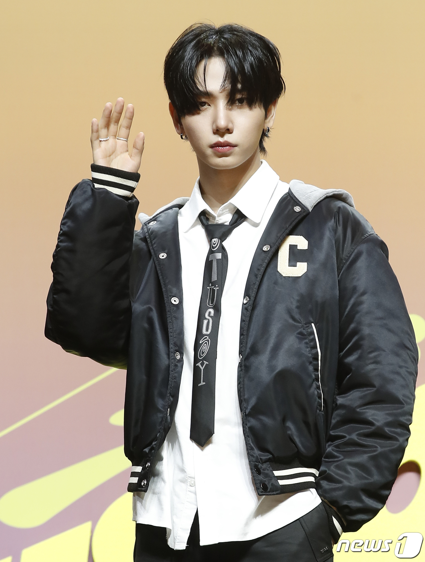 (서울=뉴스1) 권현진 기자 = 그룹 보이넥스트도어(BOYNEXTDOOR) 명재현이 15일 서울 광장동 예스24 라이브홀에서 가진 두 번째 미니앨범 'HOW?' 쇼케이스에서 포즈를 …