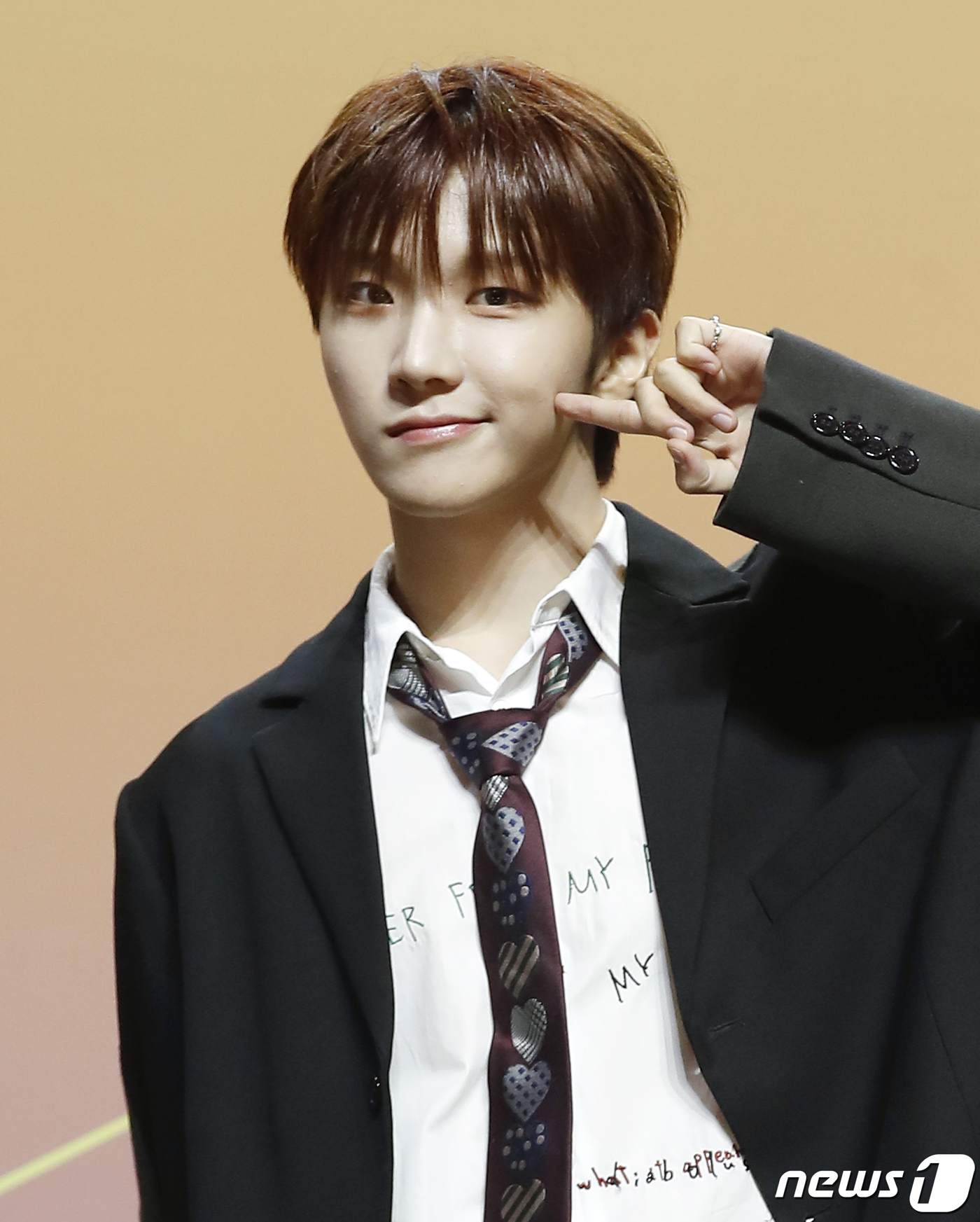 (서울=뉴스1) 권현진 기자 = 그룹 보이넥스트도어(BOYNEXTDOOR) 운학이 15일 서울 광장동 예스24 라이브홀에서 가진 두 번째 미니앨범 'HOW?' 쇼케이스에서 포즈를 …