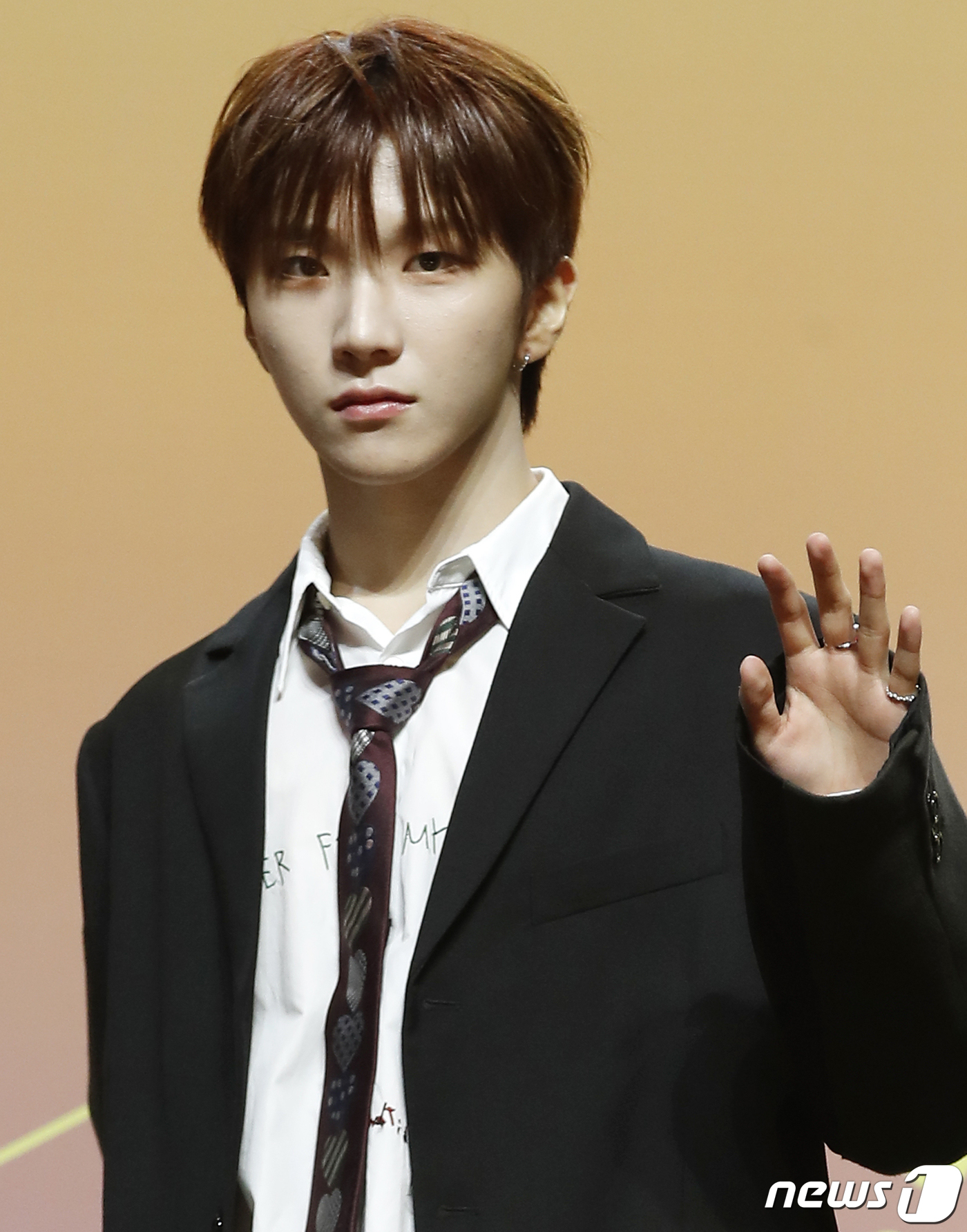 (서울=뉴스1) 권현진 기자 = 그룹 보이넥스트도어(BOYNEXTDOOR) 운학이 15일 서울 광장동 예스24 라이브홀에서 가진 두 번째 미니앨범 'HOW?' 쇼케이스에서 포즈를 …