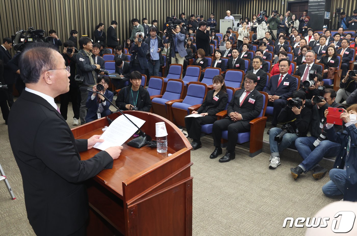 윤재옥 국민의힘 원내대표 겸 당 대표 권한대행이 16일 서울 여의도 국회에서 열린 제22대 국회 국민의힘·국민의미래 당선자총회에서 발언을 하고 있다. 2024.4.16/뉴스1 ⓒ News1 송원영 기자