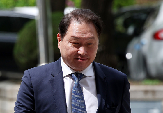 檢, '최태원, 김희영 이사에 천억 썼다' 주장 유튜버 일부 무죄에 항소