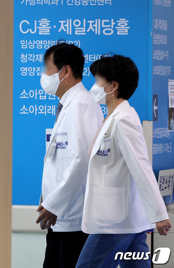서울의대-병원 비대위 전체총회 향하는 의료진