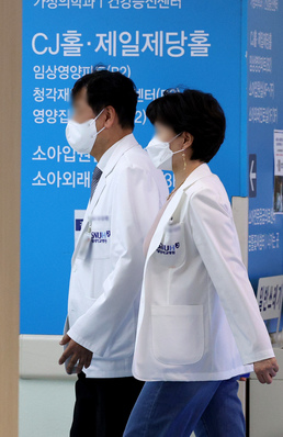 서울의대-병원 비대위 전체총회 향하는 의료진
