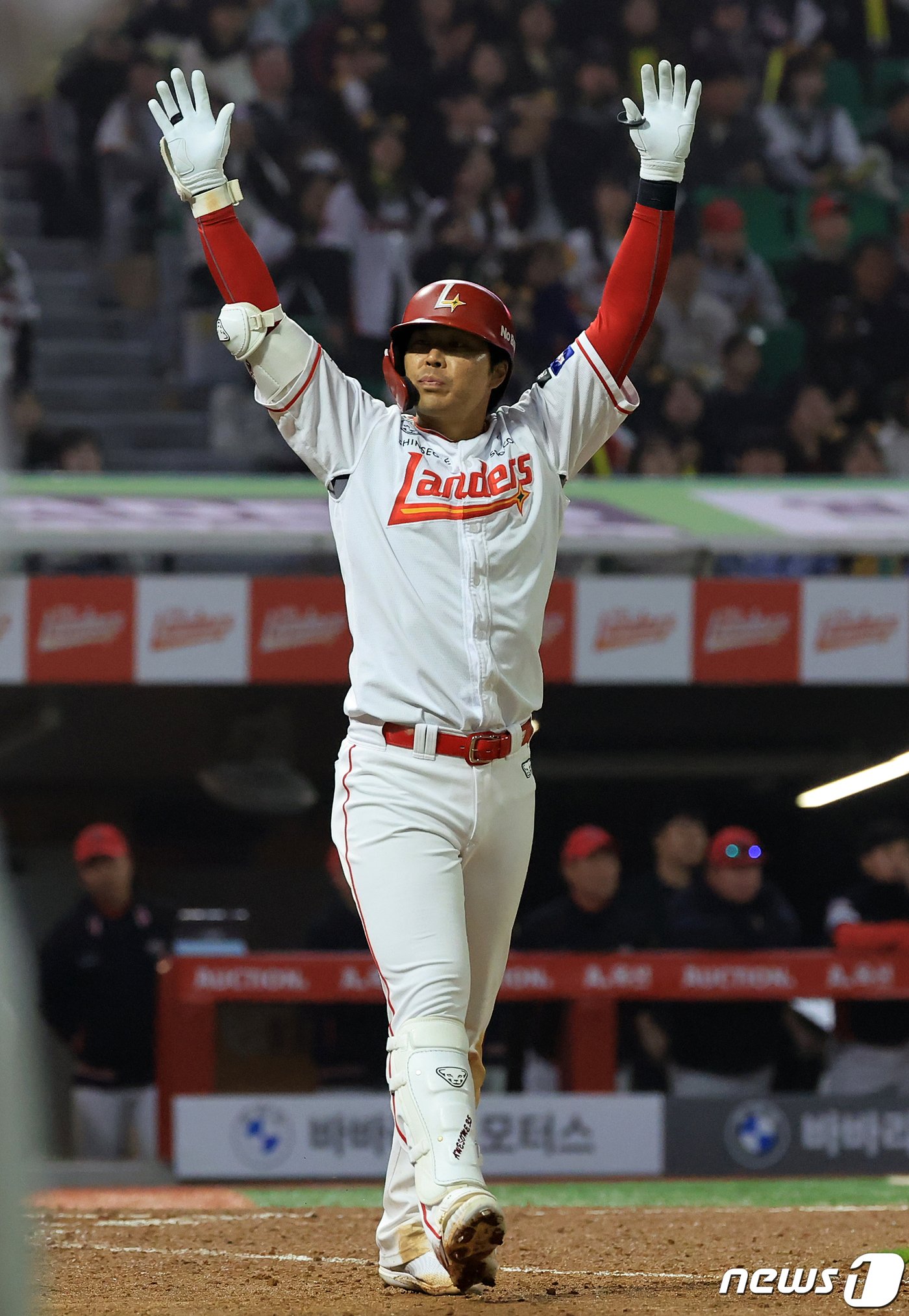 본문 이미지 - SSG 랜더스 한유섬은 시즌 9호 홈런을 터뜨려 이 부문 공동 선두에 올랐다. 2024.4.16/뉴스1 ⓒ News1 김진환 기자