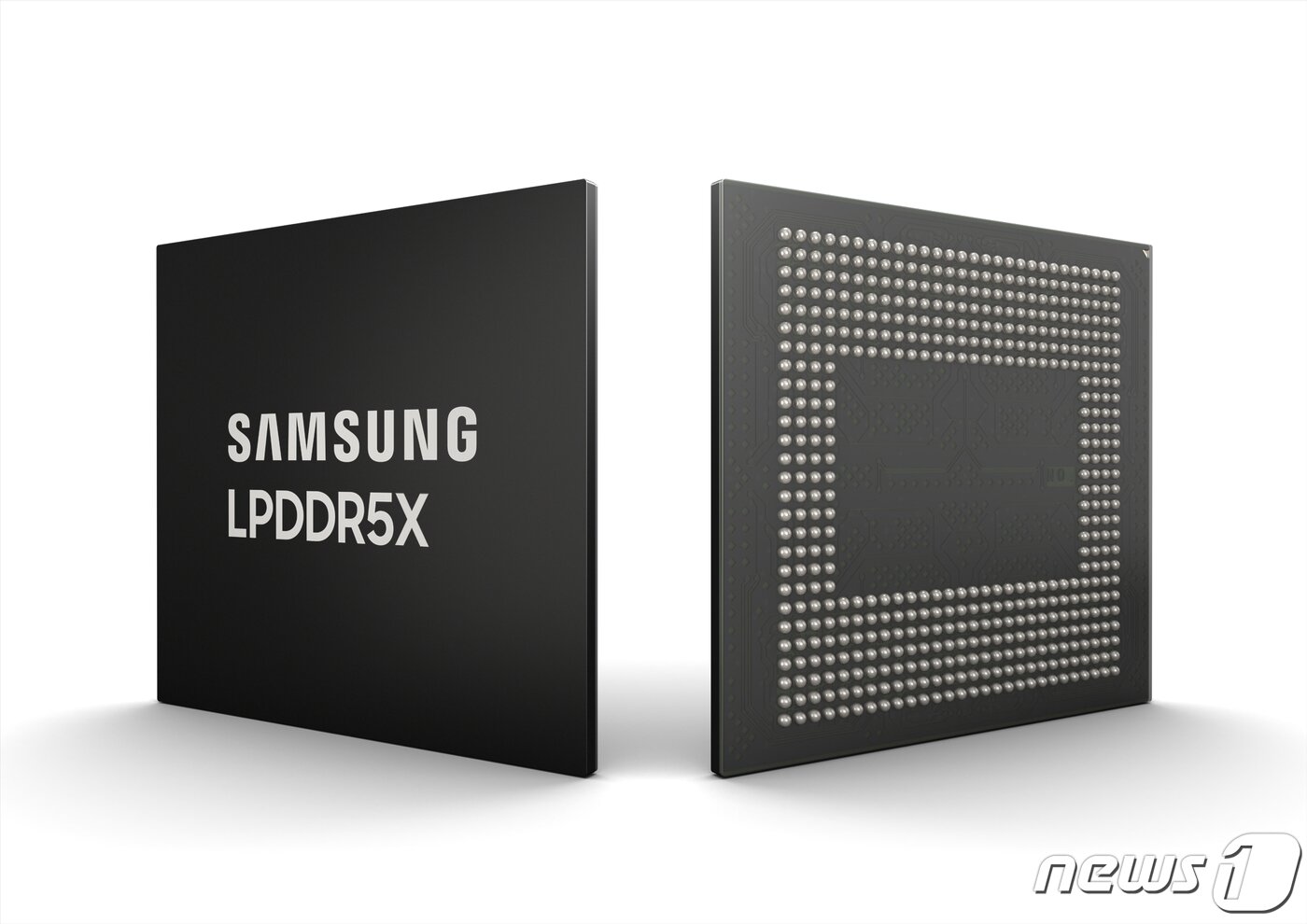 본문 이미지 - 삼성전자는 10.7기가비피에스(Gbps, 초당 전송되는 기가비트 단위 데이터)의 동작 속도를 구현한 LPDDR5X D램 개발에 성공했다고 17일 밝혔다.(삼성전자 제공) 2024.4.17/뉴스1