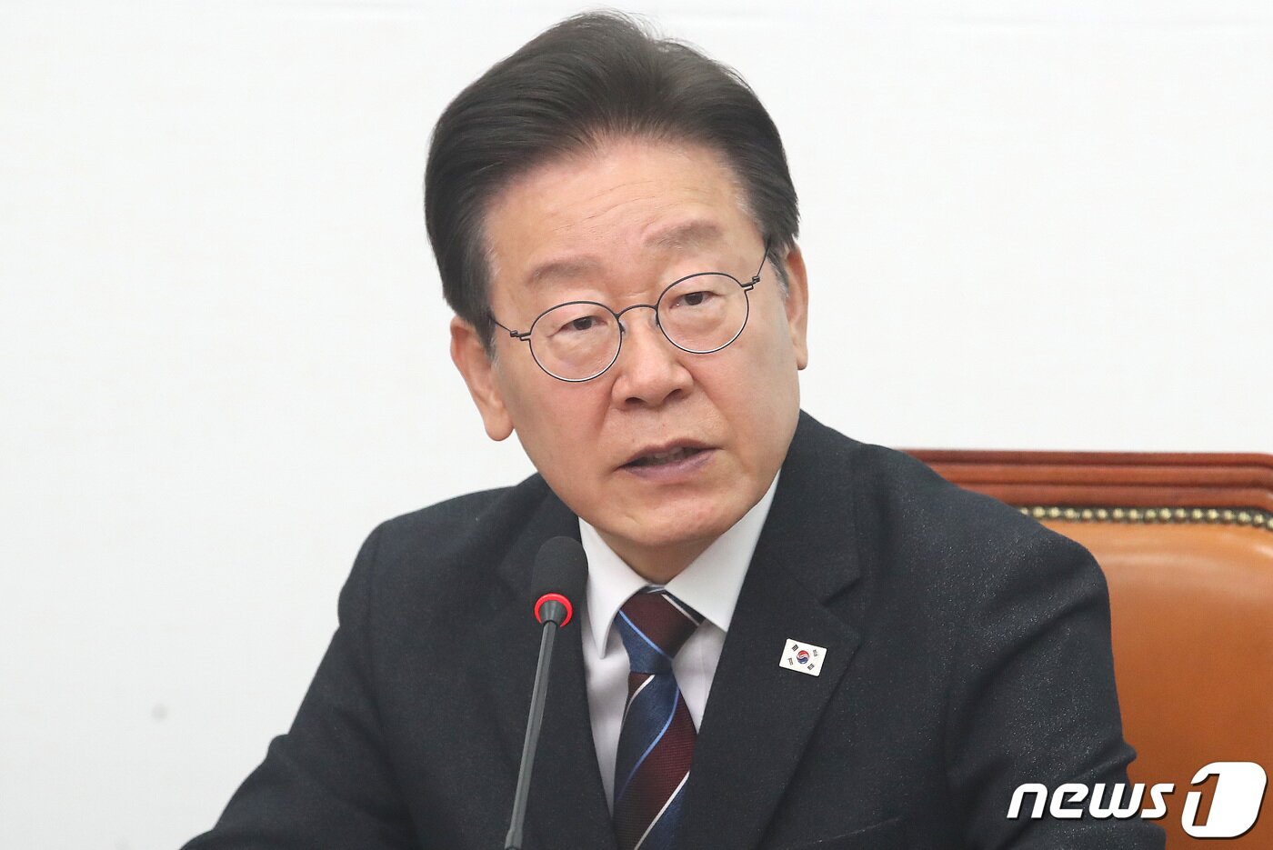 본문 이미지 - 이재명 더불어민주당 대표가 17일 오전 서울 여의도 국회에서 열린 최고위원회의에서 발언을 하고 있다. 2024.4.17/뉴스1 ⓒ News1 임세영 기자