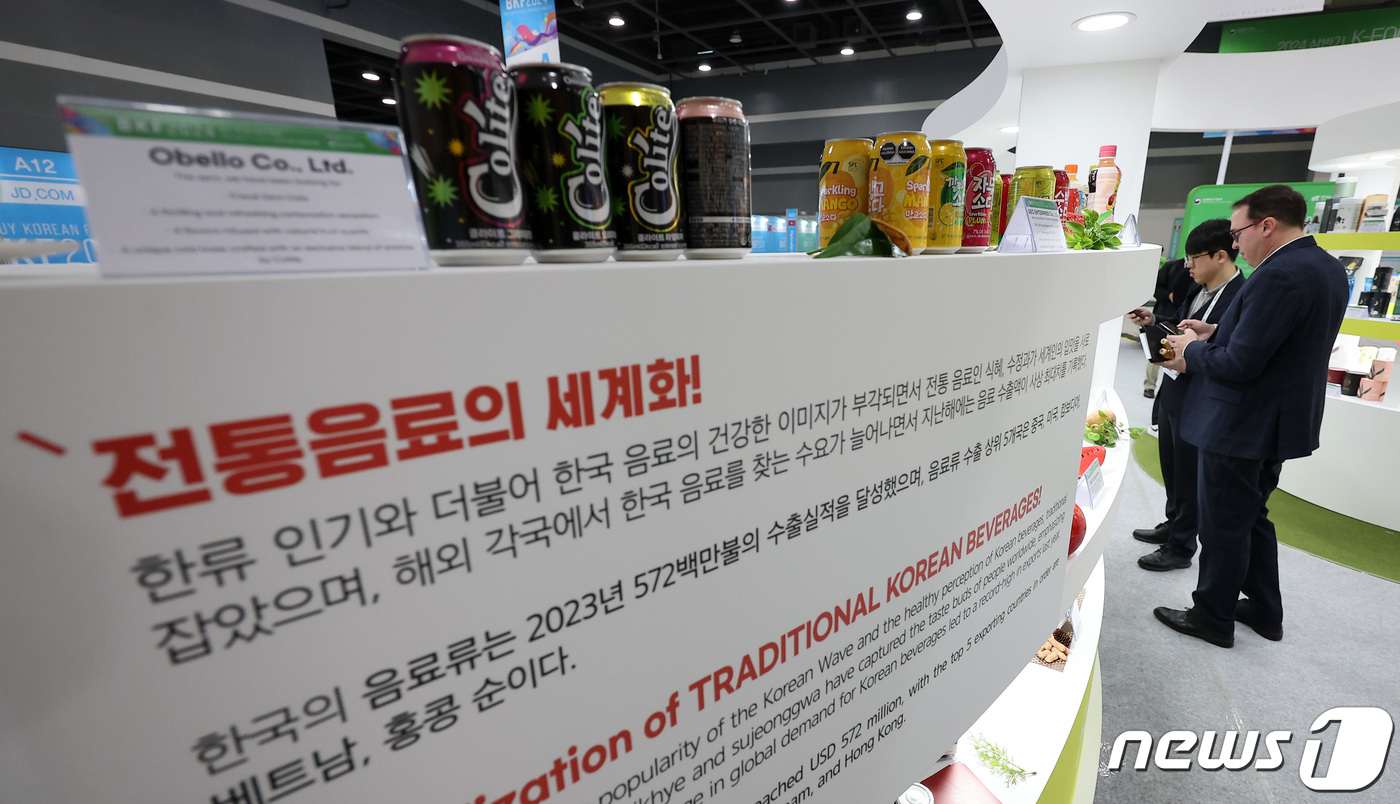 (서울=뉴스1) 김성진 기자 = 17일 서울 서초구 양재동 aT센터에서 열린 2024 상반기 K-Food+ 바이어초청 수출상담회 'BKF(Buy Korean Food) 2024'를 …