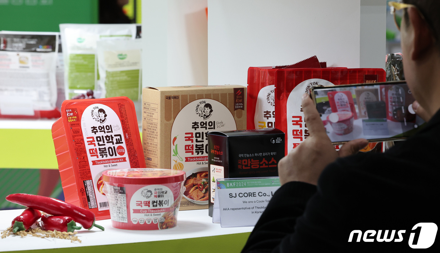 (서울=뉴스1) 김성진 기자 = 17일 서울 서초구 양재동 aT센터에서 열린 2024 상반기 K-Food+ 바이어초청 수출상담회 'BKF(Buy Korean Food) 2024'를 …