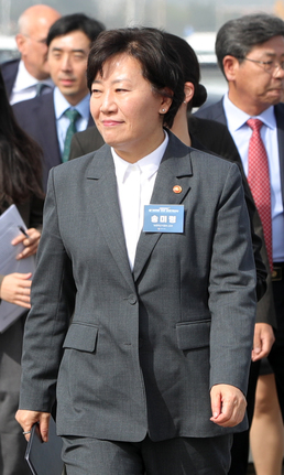 쌀 10만톤 원조 출항기념식 참석한 송미령 장관